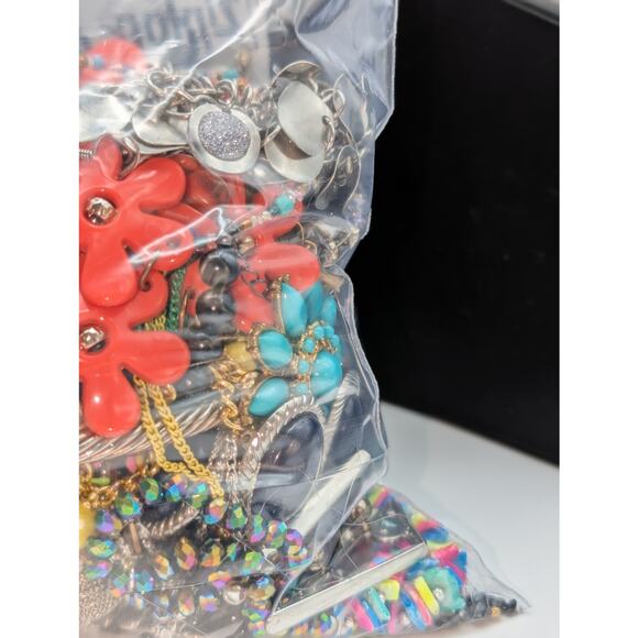 Jewelry Lot Eileen Repurpose Bag Over 4 Pounds Beads & Possible Wearable Pieces - Picture 8 of 8